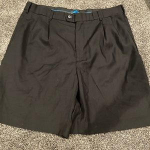 Men’s golf shorts